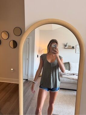 American Eagle Outfitters Olive Scoop-Neck Button Front Tee